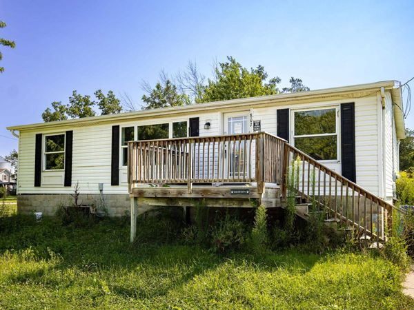 802 Nelson Avenue, Independence, IA 50644