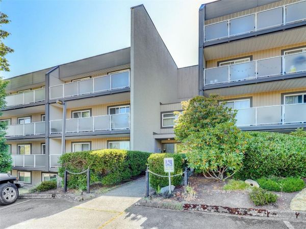 3252 Glasgow Ave, Unit #301, Saanich, BC V8X 1M2