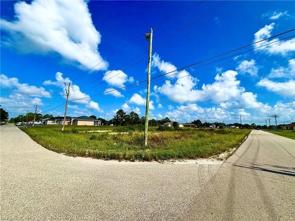 2700 42nd ST SW, LEHIGH ACRES, FL 33976