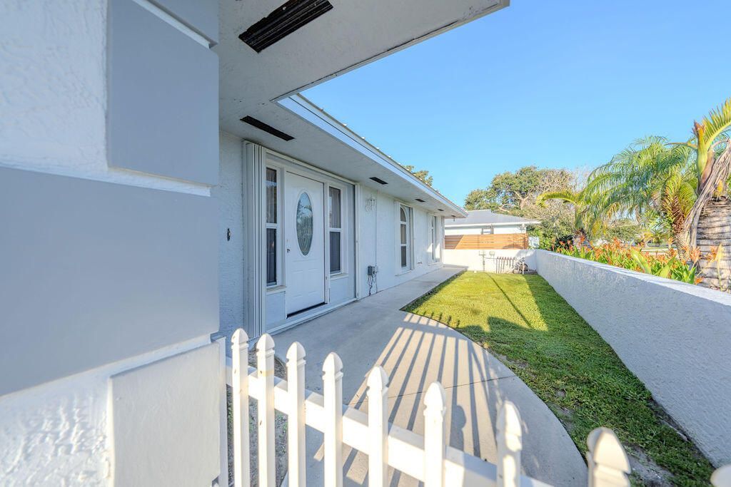 651 SE Degan Drive, Port Saint Lucie, FL 34983 Photo