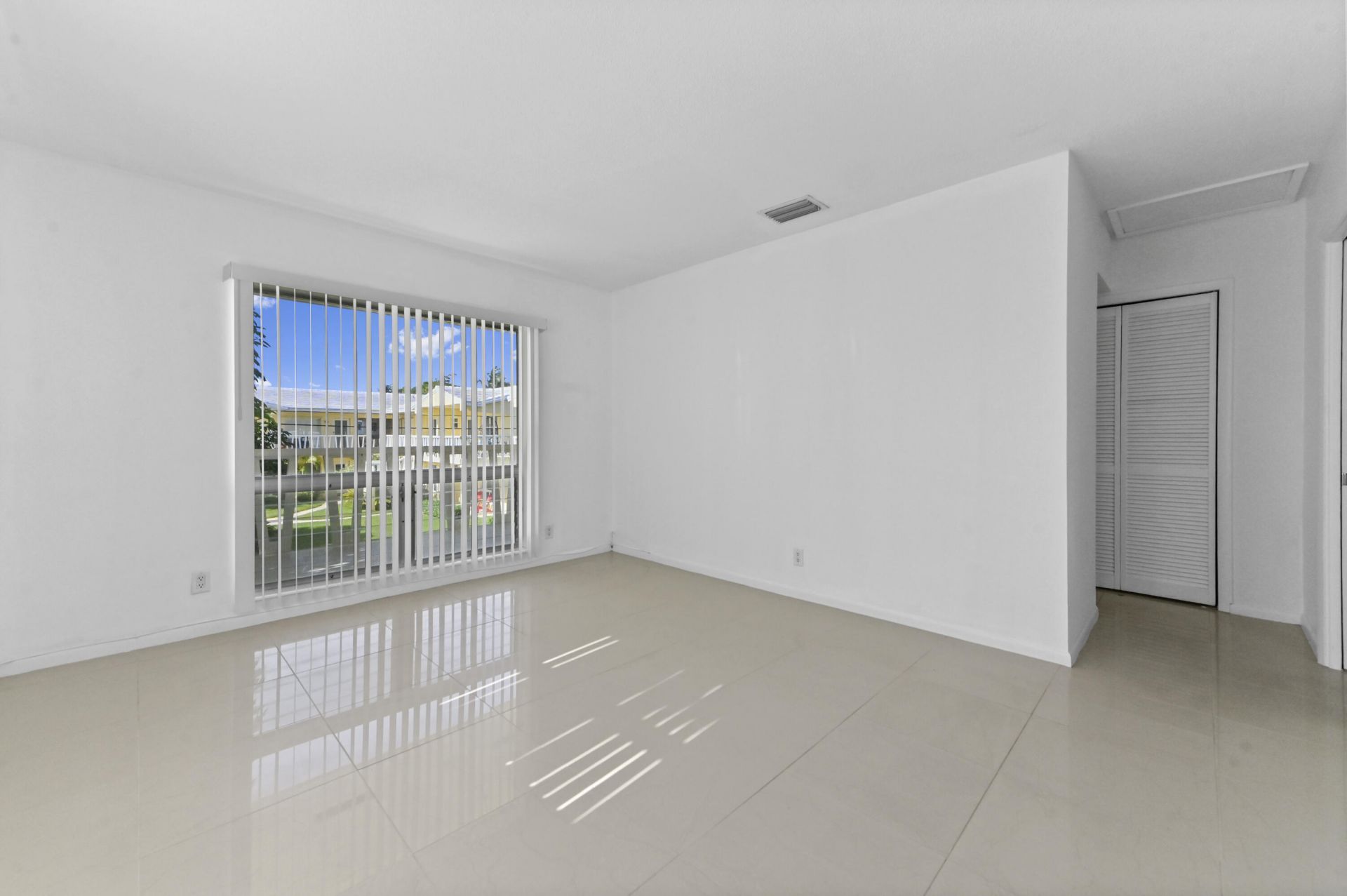 2755 NE 28th Avenue, Unit F-1, Lighthouse Point, FL 33064 Photo