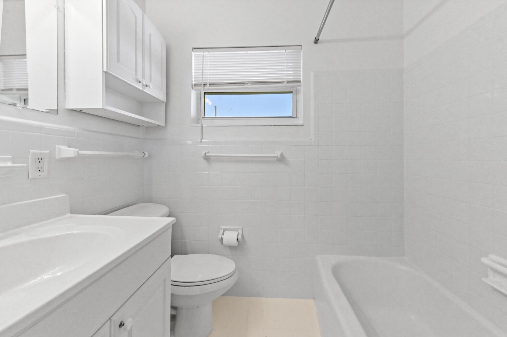 2755 NE 28th Avenue, Unit F-1, Lighthouse Point, FL 33064 Photo