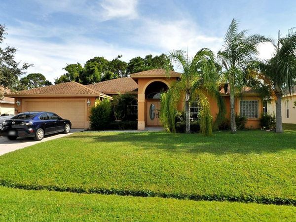 6173 NW East Deville Circle, Port St. Lucie, FL 34986