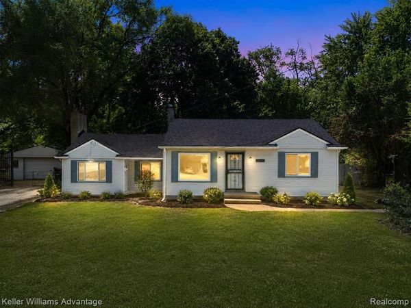 21645 Frazer Avenue, Southfield, MI 48075