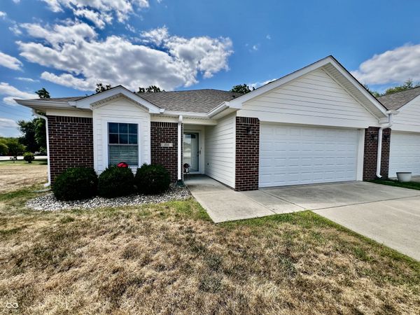 1713 Senior Court , Shelbyville, IN 46176