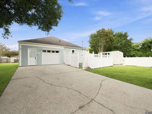 3041 Myrtle Grove Dr, Saint George, LA 70810