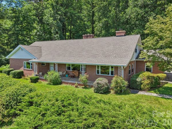 1404 Valmont Drive , Hendersonville, NC 28791