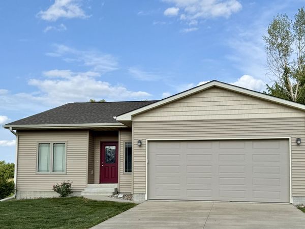1014 E 18th Street S, Newton, IA 50208