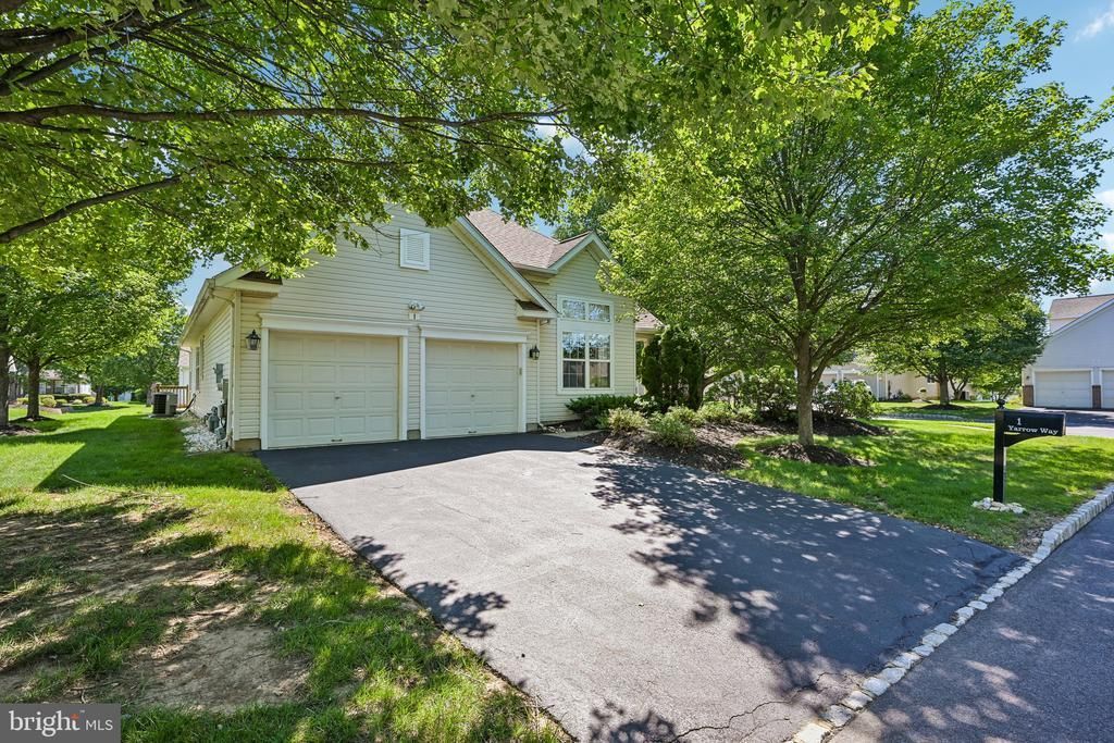 1 YARROW WAY , LANGHORNE, PA 19047