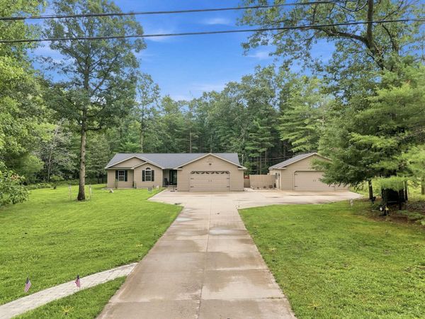2975 Owens Drive, Houghton Lake, MI 48629
