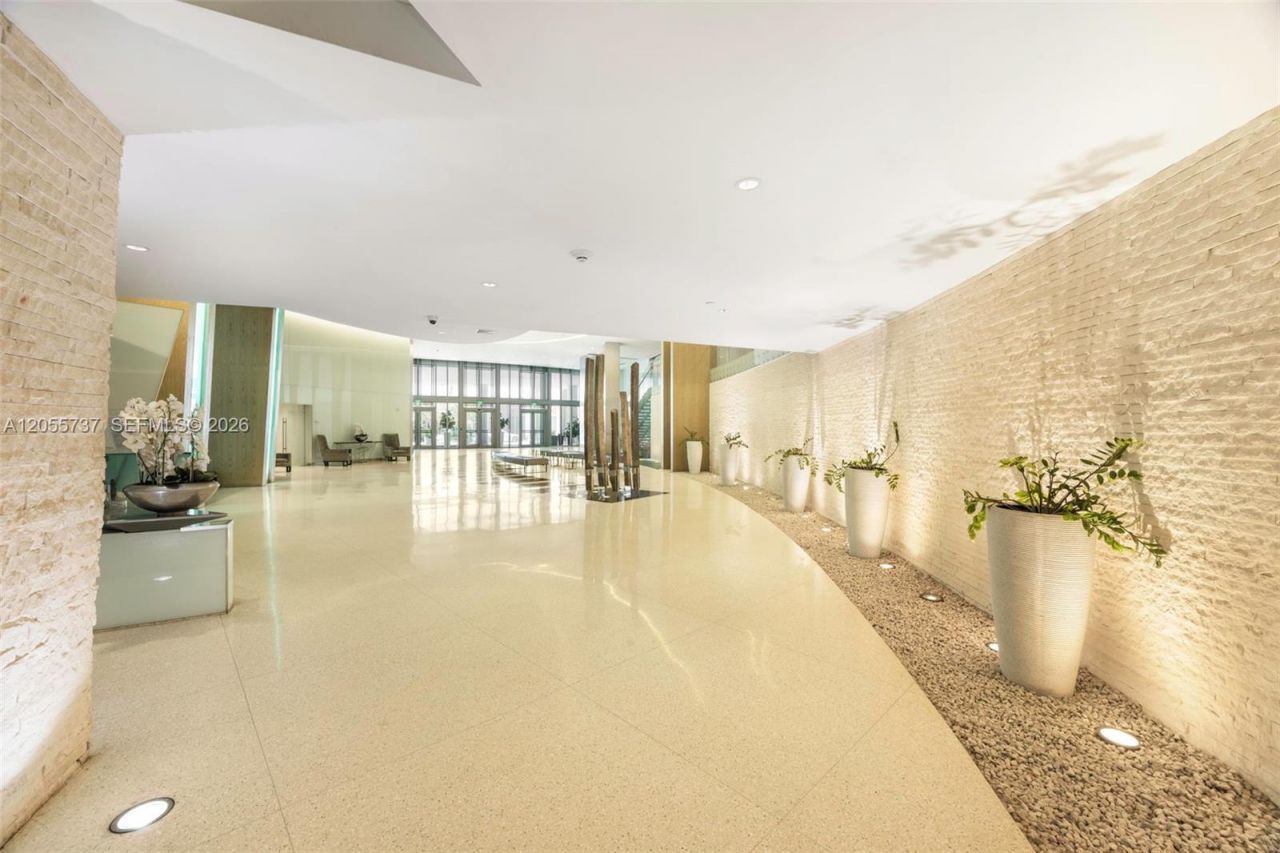 92 SW 3rd St , Unit 3901, Miami, FL 33130 Photo