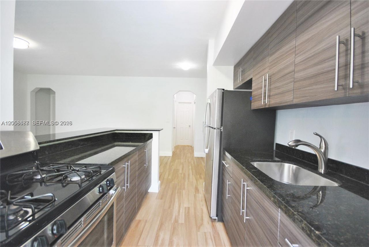 535 73rd St , Miami Beach, FL 33141 Photo