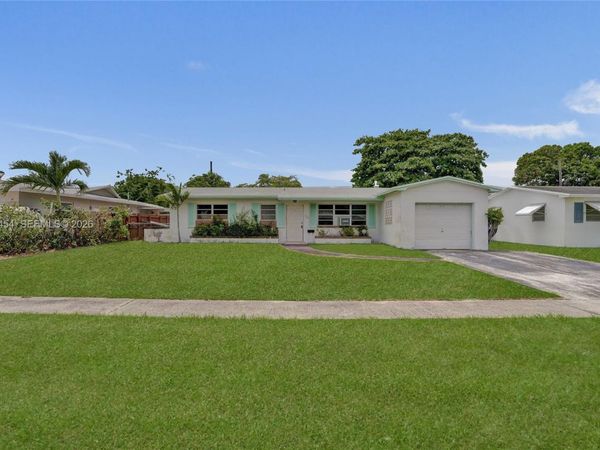 420 SW 71st Way , Pembroke Pines, FL 33023