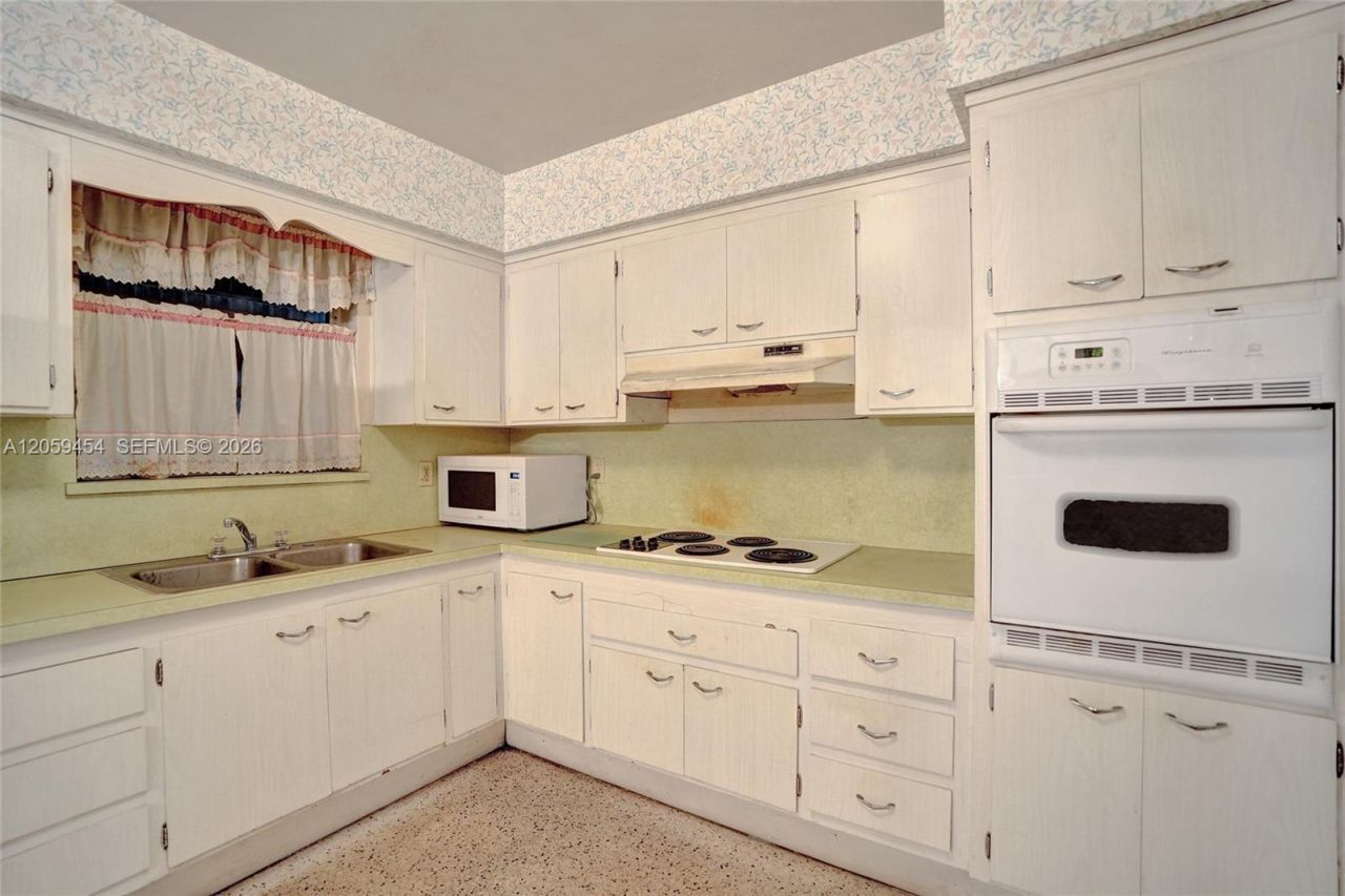 420 SW 71st Way, Pembroke Pines, FL 33023 Photo