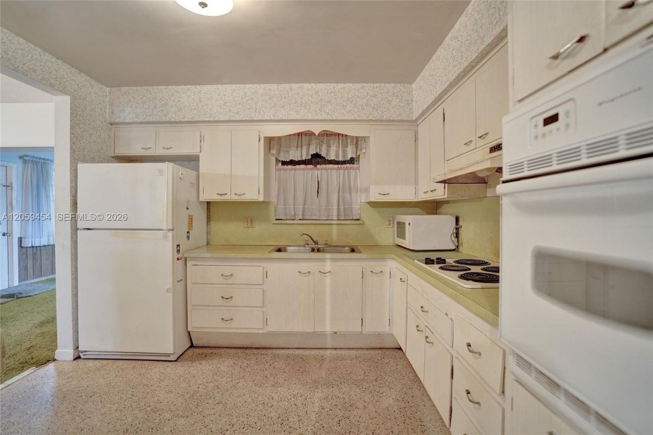 420 SW 71st Way, Pembroke Pines, FL 33023 Photo