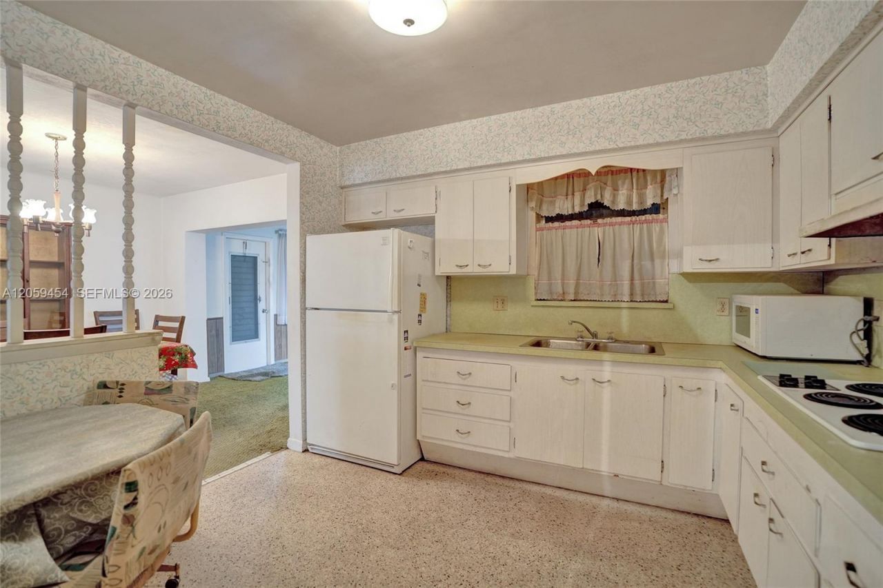 420 SW 71st Way, Pembroke Pines, FL 33023 Photo