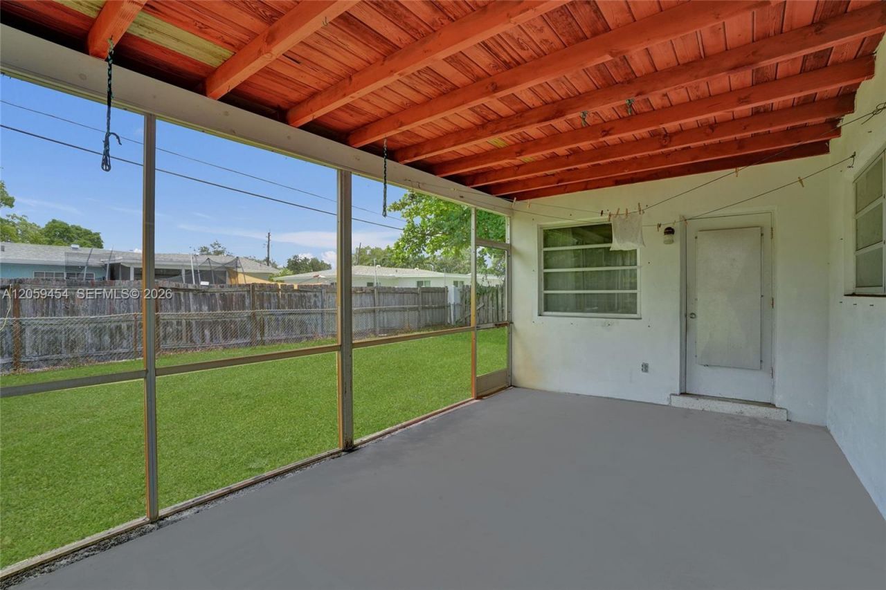 420 SW 71st Way, Pembroke Pines, FL 33023 Photo
