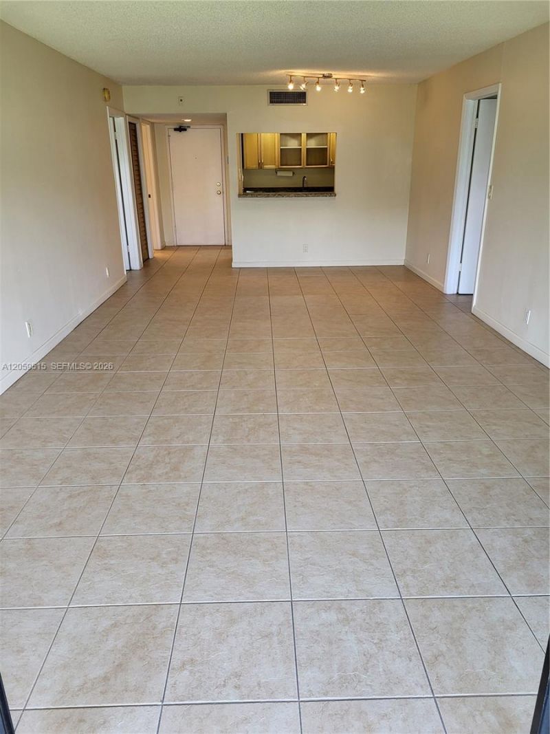 230 Lakeview Dr , Unit 207, Weston, FL 33326 Photo