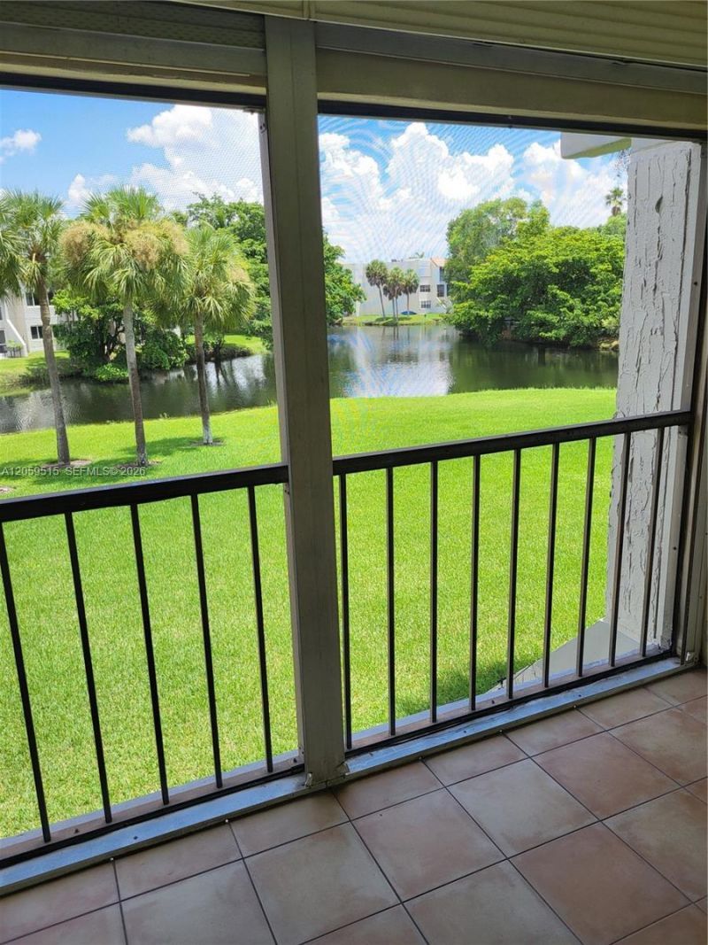 230 Lakeview Dr , Unit 207, Weston, FL 33326 Photo