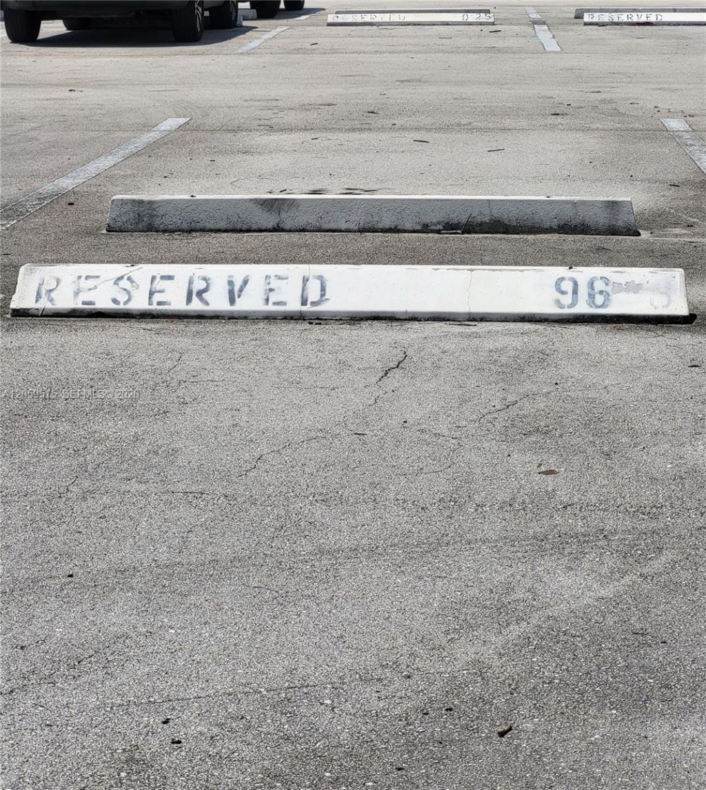 230 Lakeview Dr , Unit 207, Weston, FL 33326 Photo