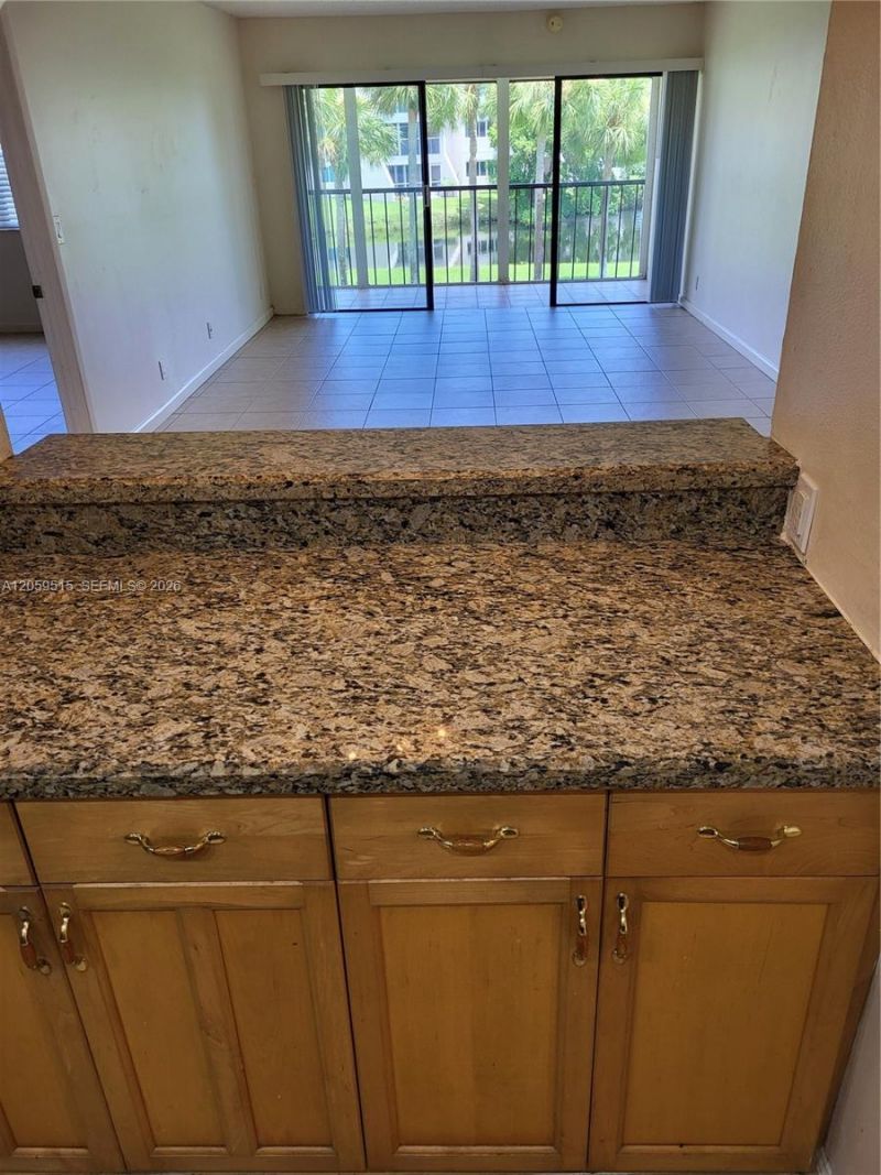 230 Lakeview Dr , Unit 207, Weston, FL 33326 Photo