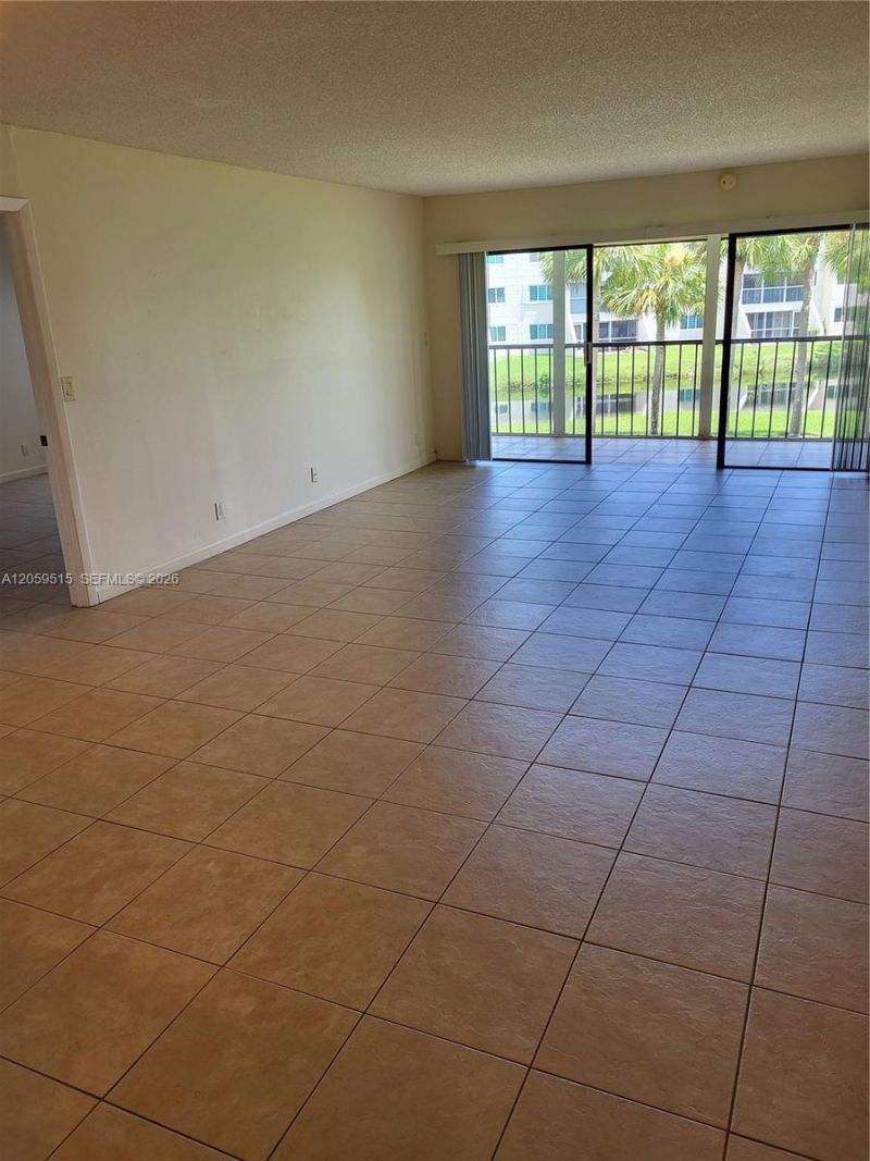 230 Lakeview Dr , Unit 207, Weston, FL 33326 Photo