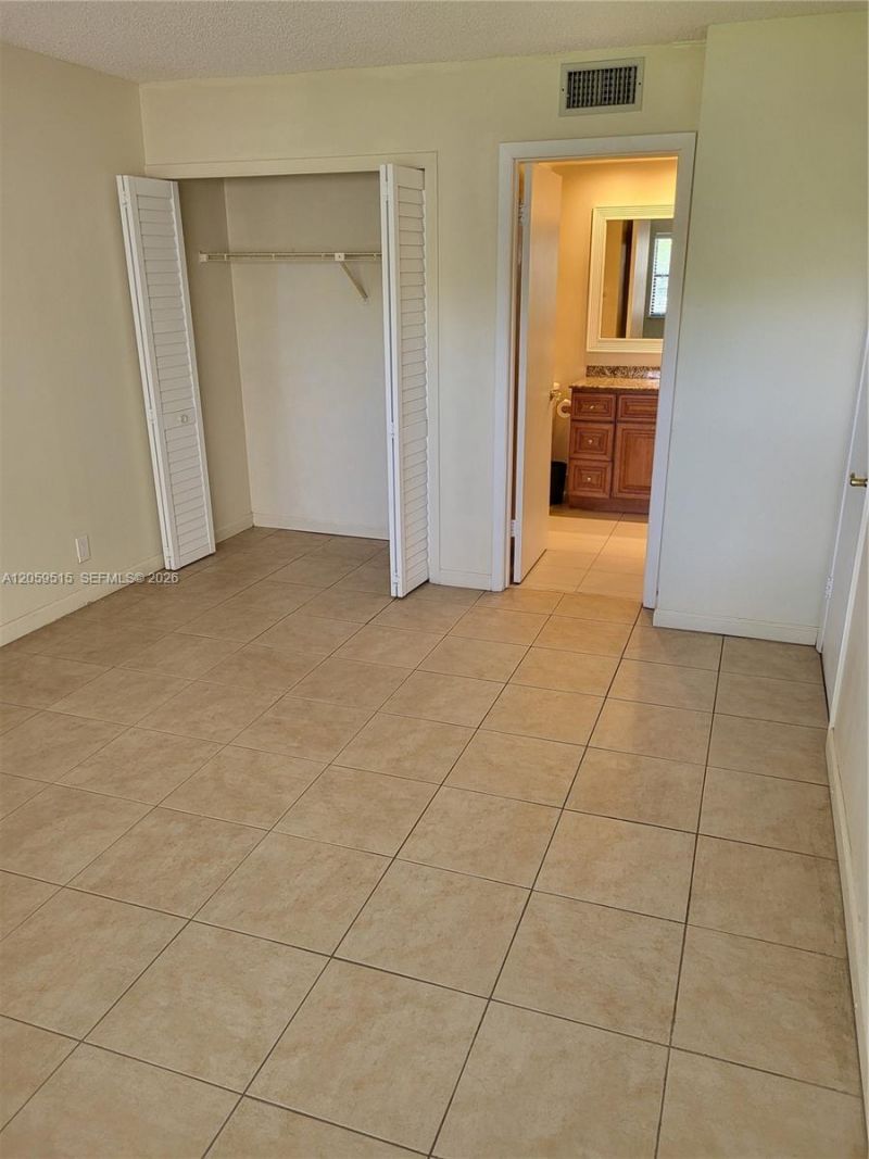 230 Lakeview Dr , Unit 207, Weston, FL 33326 Photo