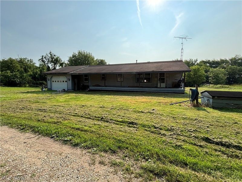 8064 Pinoak Drive SW, Carrollton, OH 44615 Photo 1