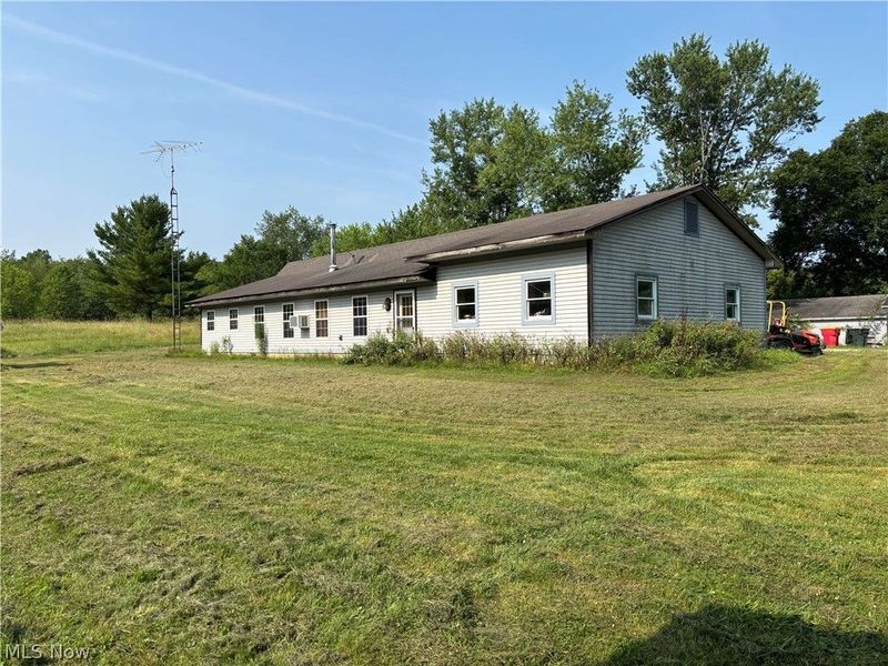 8064 Pinoak Drive SW, Carrollton, OH 44615 Photo 2
