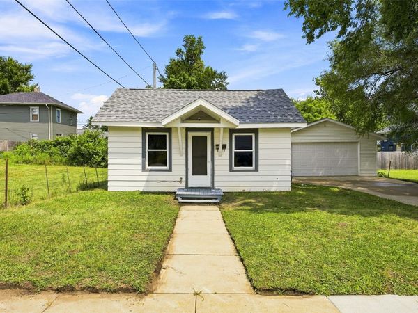 3015 2nd Avenue SE, Cedar Rapids, IA 52403