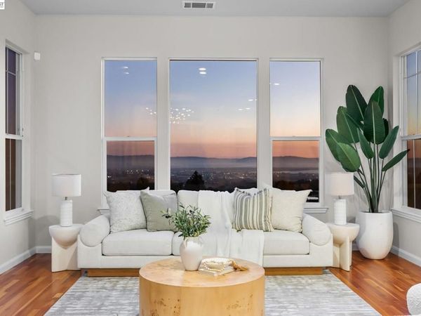 8249 Skyline Cir, Oakland, CA 94605
