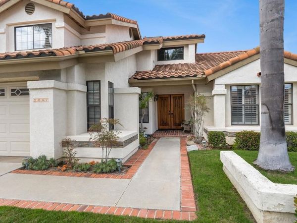 2087 Balboa Cir., Vista, CA 92081