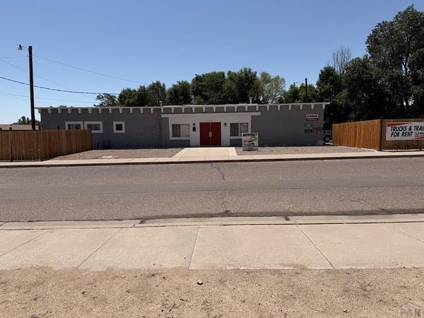 1900 Oakshire Lane, Pueblo, CO 81001