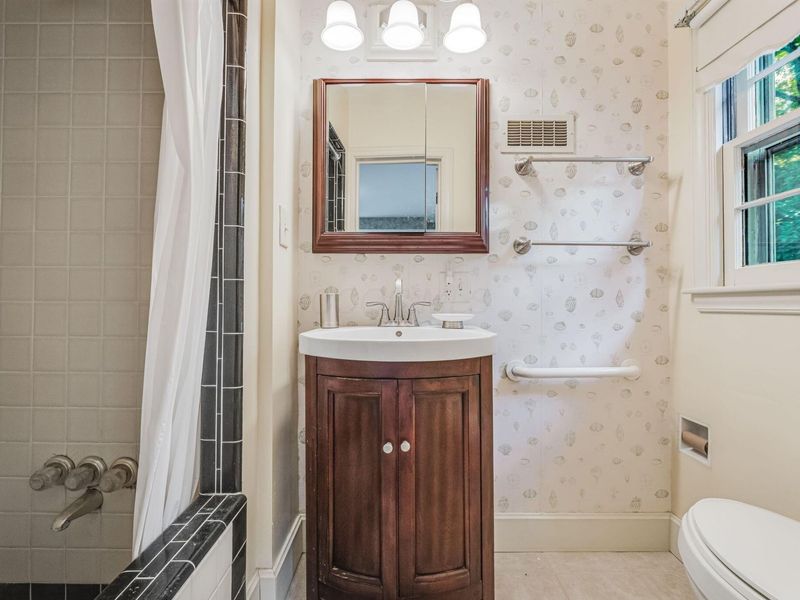 1215 N High Street , Lancaster, OH 43130 Photo 47