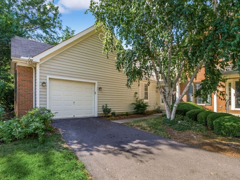 3656 Lakestone Circle, Hilliard, OH 43026 Photo 2