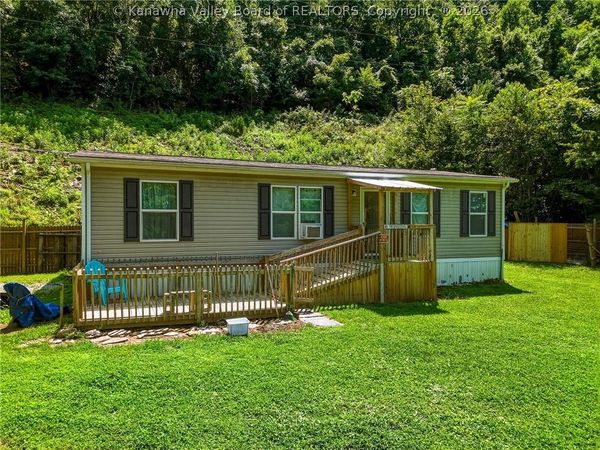 1261 Hartland Road, Clay, WV 25043