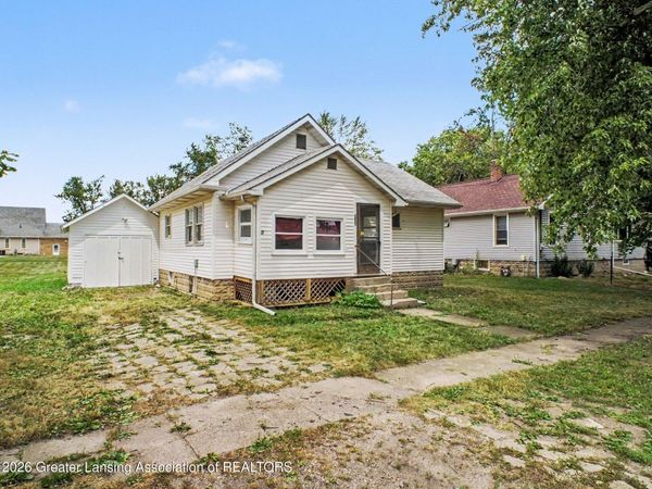 130 W Fulton Avenue, Pompeii, MI 48874