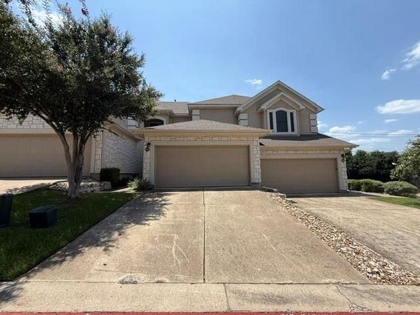 3300 Forest Creek DR, Unit 27, Round Rock, TX 78664