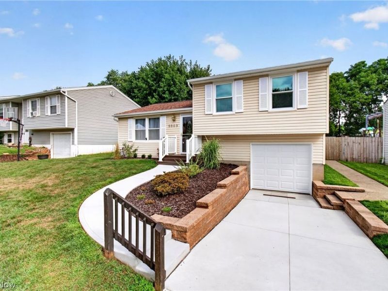 5009 Piccadilly Street SW, Canton, OH 44706 Photo 2