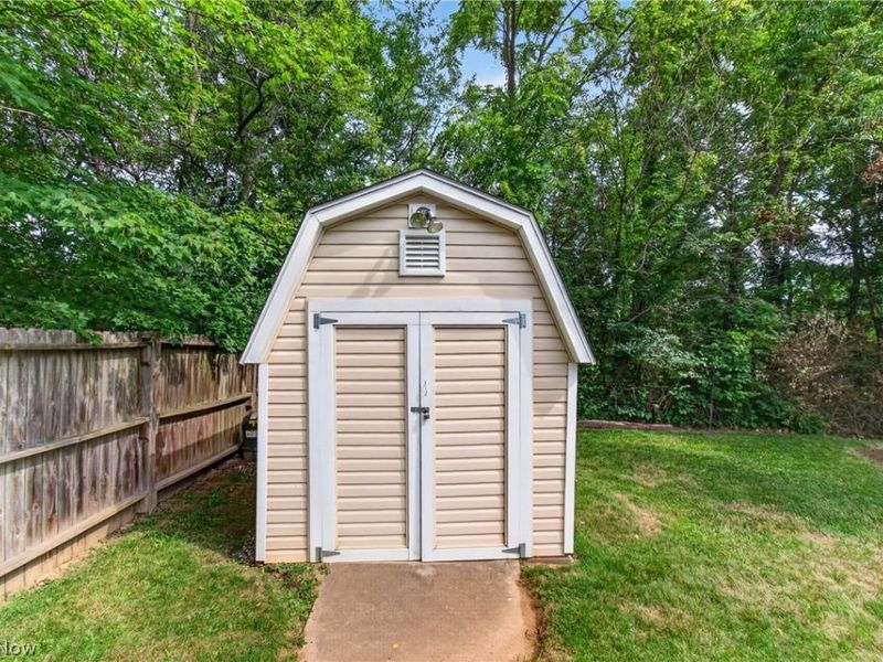 5009 Piccadilly Street SW, Canton, OH 44706 Photo 23