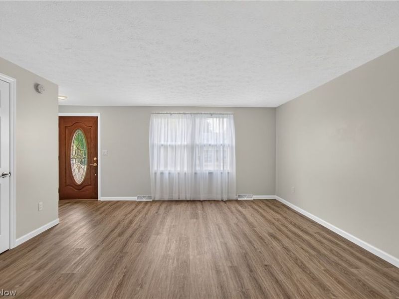 5009 Piccadilly Street SW, Canton, OH 44706 Photo 7