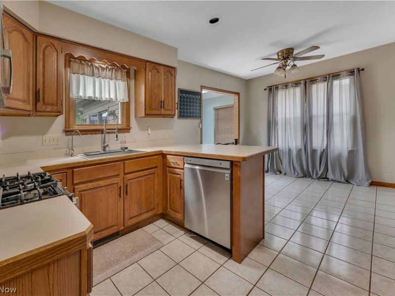 8241 Akron Canfield Road, Canfield, OH 44406 Photo 14