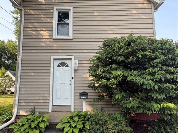 210 Pittsburgh Street , Columbiana, OH 44408
