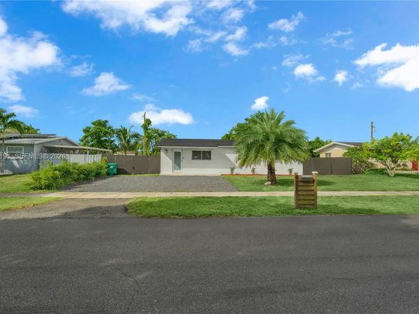 9520 Lisa Rd , Cutler Bay, FL 33157