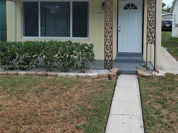 619 N D St , Lake Worth, FL 33460