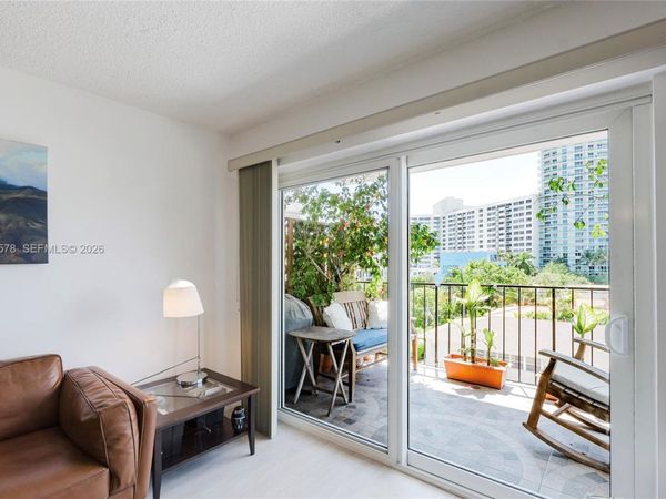 Miami Beach, FL 33139