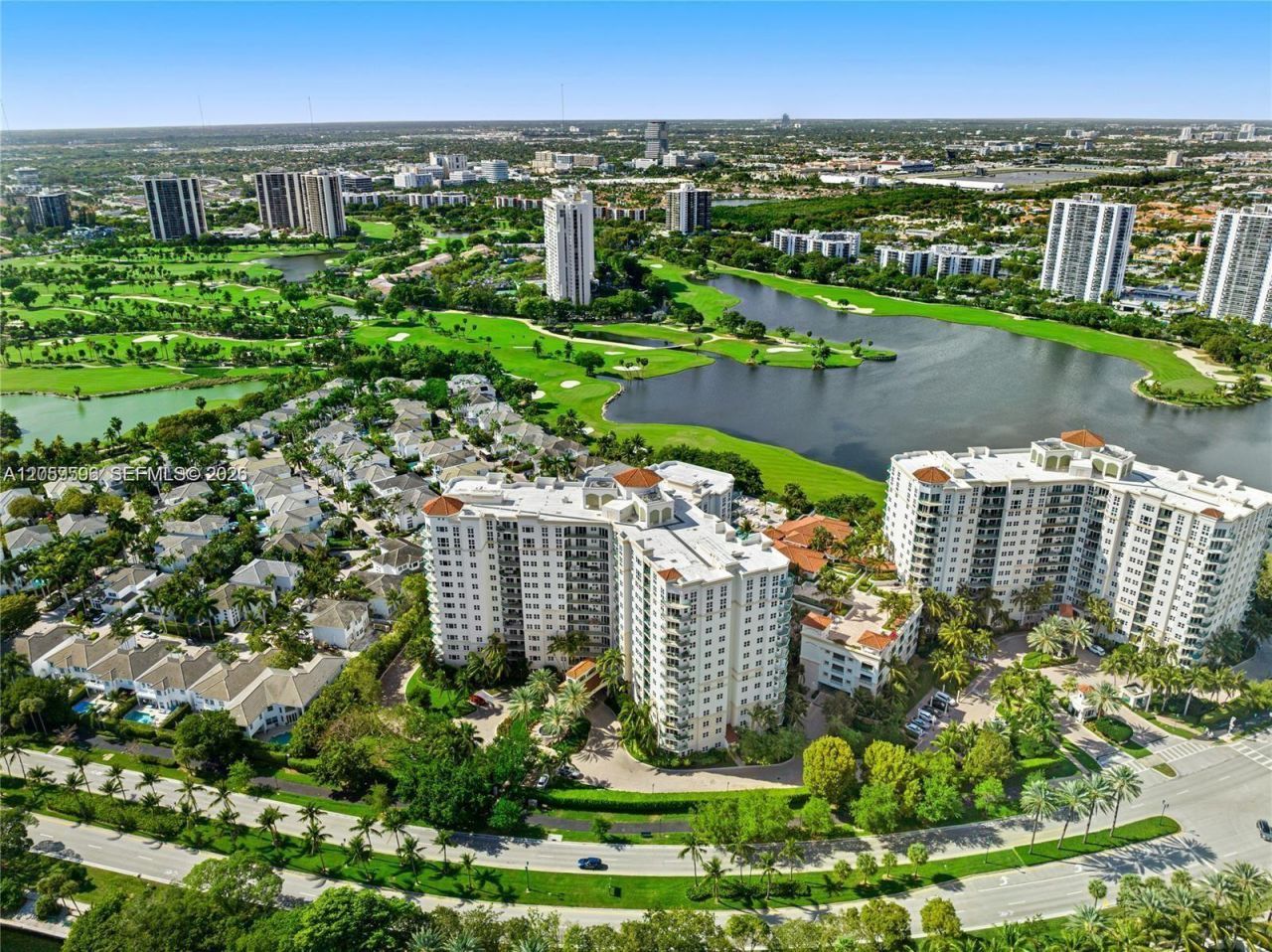 19900 E Country Club Dr , Unit 310, Aventura, FL 33180 Photo
