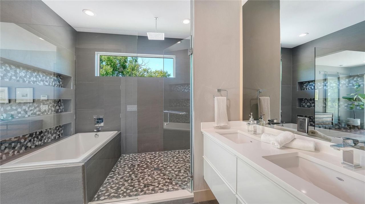 543 Columbia Court, Sarasota, FL 34236 Photo