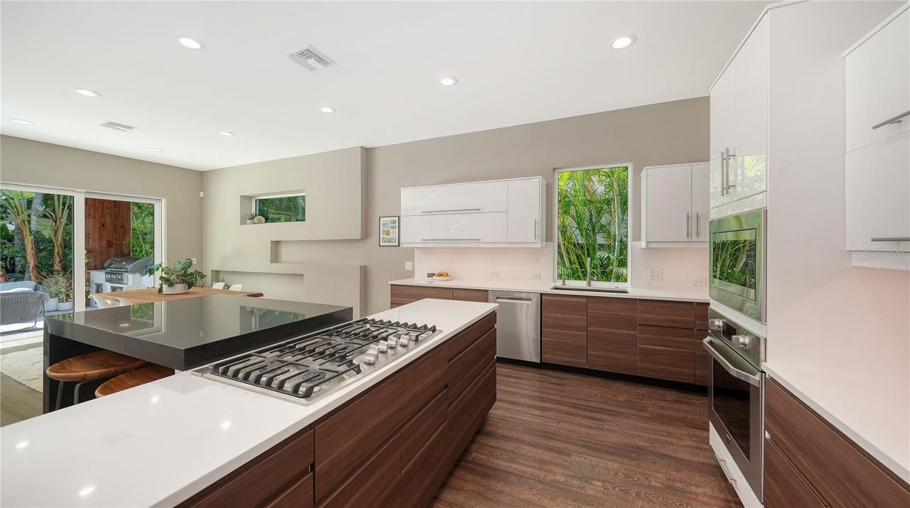 543 Columbia Court, Sarasota, FL 34236 Photo