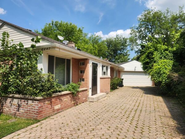 6647 N Lawndale Avenue , Lincolnwood, IL 60712